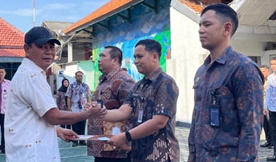 Moment Haru Selimuti Pindah Tugas Pegawai Lapas Kendal