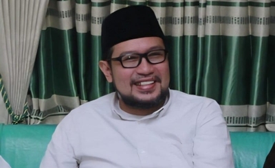 Gus Maksum Ulama Kharismatik Langitan Dukung Menkeu Berantas Rokok Ilegal
