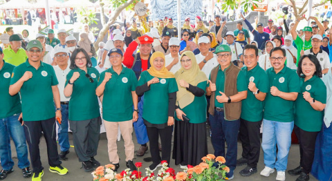 Gubernur Khofifah Berangkatkan Parade Defile Dies Natalis ke-71 UNAIR dan 112 Tahun Pendidikan Dokter