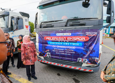 Khofifah Lepas Enam Truk Produk Ekspor IKM Desa Devisa Senilai Rp5,8 Miliar