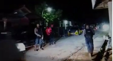 BREAKING NEWS: KPK Geledah Rumah Kontrakan Keponakan Bupati Ponorogo di Ngunut