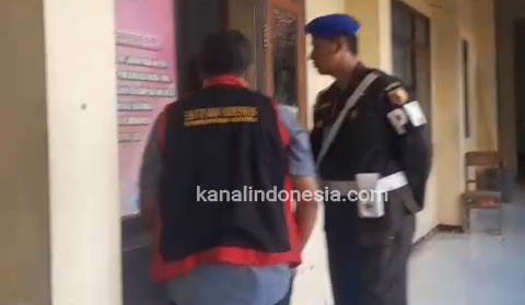 Kejari Ponorogo Geledah Kantor Dinsos P3A, Diduga Terkait Bansos