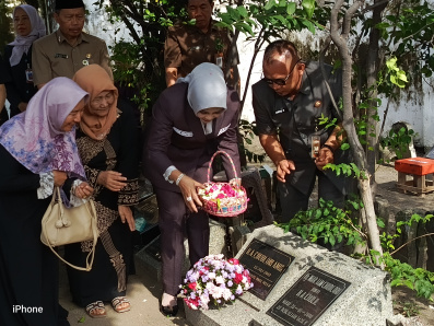 Menjelang Harjasda ke-167, Wabup Mimik Ziarahi Makam Para Tokoh Pendahulu Sidoarjo