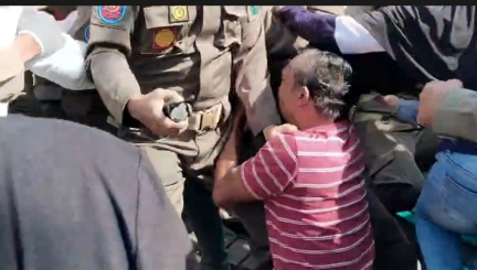 Perintah Bupati Subandi Bongkar Pagar, Satpol PP Anarkis : Warga Mutiara Regency Dipukul dan Diinjak