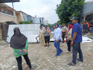 Wabup Mimik Tinjau Lokasi Pembongkaran Tembok Mutiara Regency, Sayangkan Dugaan Tindakan Represif Satpol PP