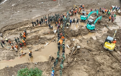 Longsor Cisarua, Tim SAR Gabungan Tambah Alat Berat