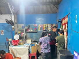 Polres Gresik Sikat Peredaran Miras di Menganti, Puluhan Botol Diamankan dari Warung Karaoke