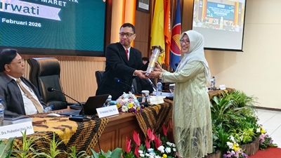 Eli Purwati Sah Jadi Doktor Ilmu Komunikasi ke-35 UNS dengan Predikat Cum Laude